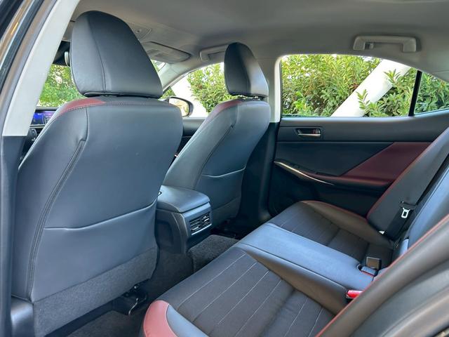 ＩＳ ＩＳ３００ｈ　禁煙　メーカーナビ　フルセグＴＶ　バックカメラ　パワーシート　シートヒーター　コンビシート　ＥＴＣ　パドルシフト　レーダークルーズ　レーンキープ　衝突軽減システム　スマートキー　１６インチアルミ（38枚目）