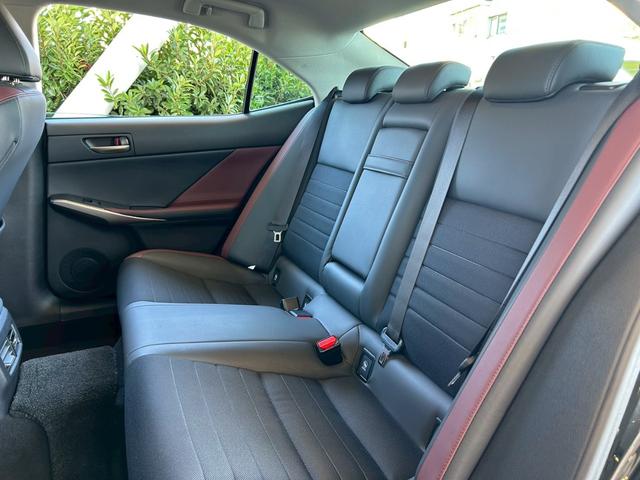 ＩＳ ＩＳ３００ｈ　禁煙　メーカーナビ　フルセグＴＶ　バックカメラ　パワーシート　シートヒーター　コンビシート　ＥＴＣ　パドルシフト　レーダークルーズ　レーンキープ　衝突軽減システム　スマートキー　１６インチアルミ（39枚目）