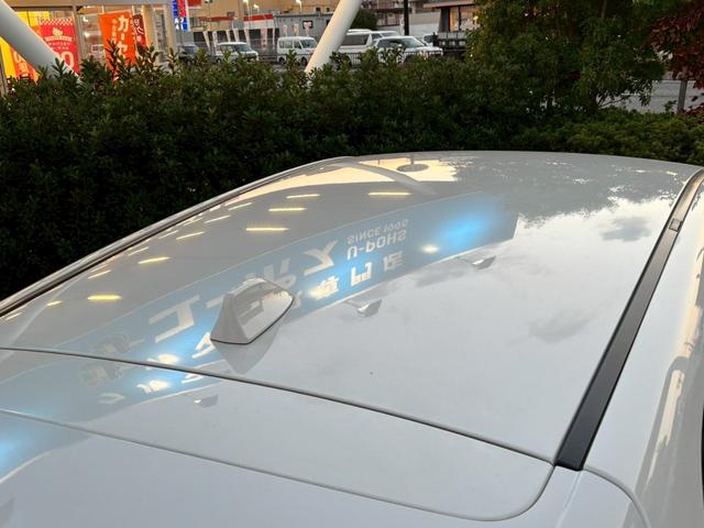 レヴォーグ ２．０ＳＴＩスポーツアイサイト　ブラックセレクション　ワンオーナー　禁煙　ナビ／ＡＶＩＣ－ＲＬ９０２ＺＰ　フルセグＴＶ　バックカメラ　サイドカメラ　レカロシート　レーダークルーズ　レーンアシスト　衝突軽減　パドルシフト　ＢＳＭ　ＥＴＣ　パワーシート（12枚目）