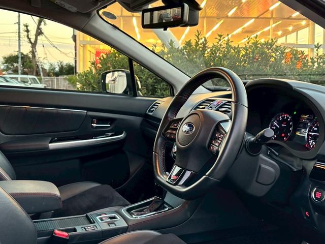 レヴォーグ ２．０ＳＴＩスポーツアイサイト　ブラックセレクション　ワンオーナー　禁煙　ナビ／ＡＶＩＣ－ＲＬ９０２ＺＰ　フルセグＴＶ　バックカメラ　サイドカメラ　レカロシート　レーダークルーズ　レーンアシスト　衝突軽減　パドルシフト　ＢＳＭ　ＥＴＣ　パワーシート（15枚目）