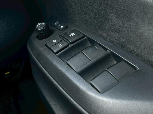 ヤリス X 禁煙 ディスプレイオーディオ/ナビ・TV付き バックカメラ ETC 衝突軽減システム レーダークルーズ レーンキーピング 電格ミラー 社外14インチアルミ(25枚目)