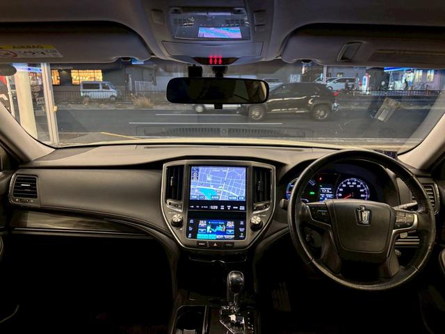 クラウンハイブリッド アスリートＳ　ワンオーナ　禁煙　メーカーナビ　フルセグテレビ　バックカメラ　パワーシート　シートヒーター　ステアリングヒーター　ＥＴＣ　クルーズコントロール　衝突軽減システム　ウェッズ１８インチアルミ　電格ミラー（5枚目）