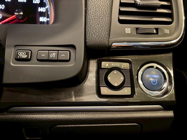 クラウンハイブリッド アスリートＳ　ワンオーナ　禁煙　メーカーナビ　フルセグテレビ　バックカメラ　パワーシート　シートヒーター　ステアリングヒーター　ＥＴＣ　クルーズコントロール　衝突軽減システム　ウェッズ１８インチアルミ　電格ミラー（21枚目）