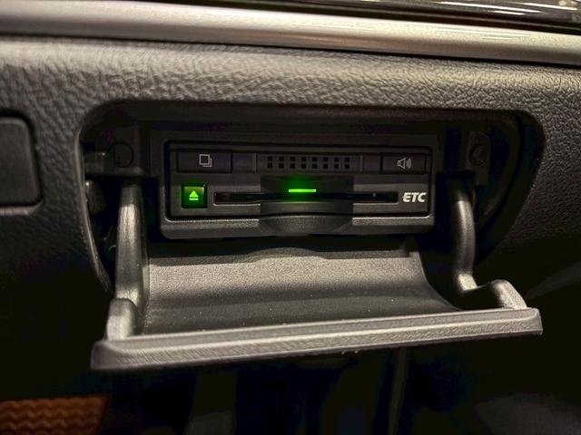 クラウンハイブリッド アスリートＳ　ワンオーナ　禁煙　メーカーナビ　フルセグテレビ　バックカメラ　パワーシート　シートヒーター　ステアリングヒーター　ＥＴＣ　クルーズコントロール　衝突軽減システム　ウェッズ１８インチアルミ　電格ミラー（22枚目）