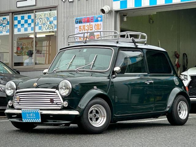 ＭＩＮＩ クーパー　４０ｔｈ　アニバーサリーリミテッド　フロント２脚コブラシート／デルタ（レーシングワイパー、センターマフラー、タコ足）／Ｐ７００スリーポイントヘッドライト／ルーフキャリア／オーバーフェンダー／スピードスター１０インチＡＷ／社外アシマワリ（40枚目）