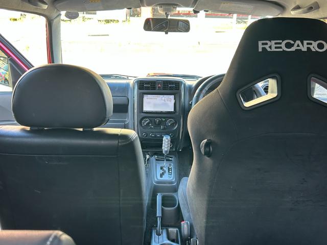 ジムニー クロスアドベンチャーＸＣ　ユーザー買取禁煙カロッツリアナビフルセグ地デジＴＶＥＴＣＲカメラオーニングルーフキャリアＤ席レカロシート（純正有）リフトアップラダーオーニング外マフラー外ＬＥＤ（ヘッドフォグテール）デイライトツイータ（29枚目）