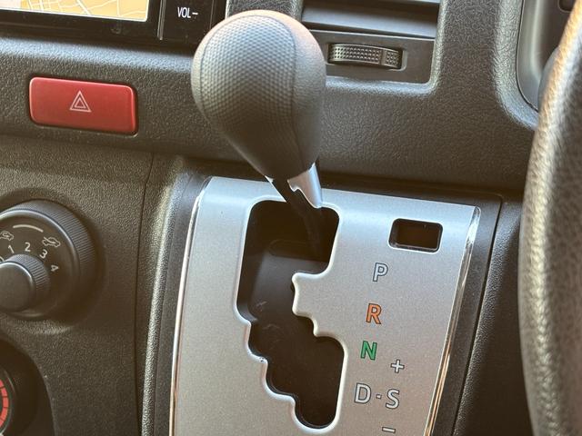 ハイエースバン セーフティセンス/VSC/TRC/ヒルスタートコントロール/LDAメーカーオプション/LEDヘッドランプ純正(SDナビ/フルセグTV/Bガイドモニター/カメラ一体型ドラレコ/ビルトインETC)キーレス(17枚目)