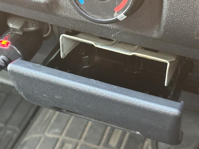 ハイエースバン セーフティセンス/VSC/TRC/ヒルスタートコントロール/LDAメーカーオプション/LEDヘッドランプ純正(SDナビ/フルセグTV/Bガイドモニター/カメラ一体型ドラレコ/ビルトインETC)キーレス(31枚目)