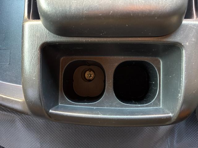 ハイエースバン セーフティセンス/VSC/TRC/ヒルスタートコントロール/LDAメーカーオプション/LEDヘッドランプ純正(SDナビ/フルセグTV/Bガイドモニター/カメラ一体型ドラレコ/ビルトインETC)キーレス(34枚目)