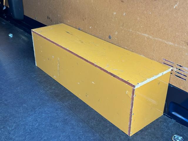 ハイエースバン セーフティセンス/VSC/TRC/ヒルスタートコントロール/LDAメーカーオプション/LEDヘッドランプ純正(SDナビ/フルセグTV/Bガイドモニター/カメラ一体型ドラレコ/ビルトインETC)キーレス(47枚目)