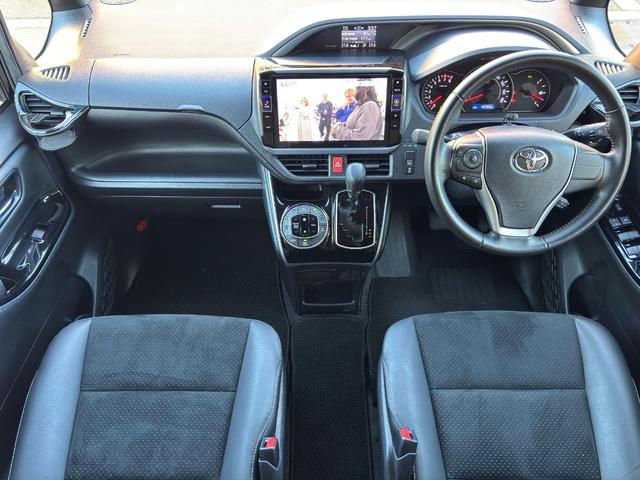 ヴォクシー ＺＳ　煌ＩＩＩ　ワンオーナー／禁煙車ナノイーアルパイン（１１インチナビ／フルセグ　ＦＤモニター／前後ドラレコ／ＥＴＣ２．０）／セーフティセンスインテリジェントクリアランスソナー／両側パワスラ／ブラック合皮コンビシート（2枚目）