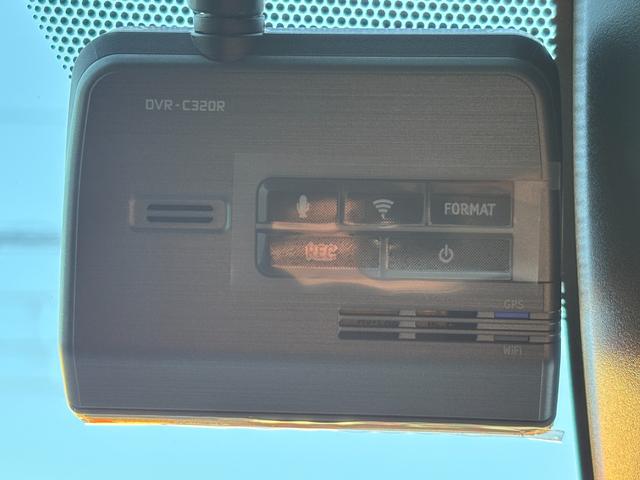 ヴォクシー ＺＳ　煌ＩＩＩ　ワンオーナー／禁煙車ナノイーアルパイン（１１インチナビ／フルセグ　ＦＤモニター／前後ドラレコ／ＥＴＣ２．０）／セーフティセンスインテリジェントクリアランスソナー／両側パワスラ／ブラック合皮コンビシート（9枚目）