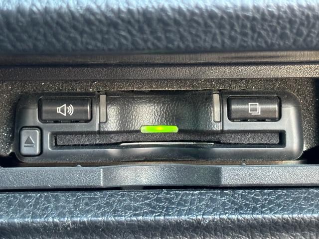 ヴォクシー ＺＳ　煌ＩＩＩ　ワンオーナー／禁煙車ナノイーアルパイン（１１インチナビ／フルセグ　ＦＤモニター／前後ドラレコ／ＥＴＣ２．０）／セーフティセンスインテリジェントクリアランスソナー／両側パワスラ／ブラック合皮コンビシート（10枚目）