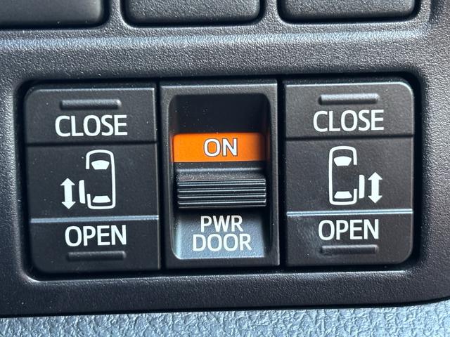 ヴォクシー ＺＳ　煌ＩＩＩ　ワンオーナー／禁煙車ナノイーアルパイン（１１インチナビ／フルセグ　ＦＤモニター／前後ドラレコ／ＥＴＣ２．０）／セーフティセンスインテリジェントクリアランスソナー／両側パワスラ／ブラック合皮コンビシート（11枚目）