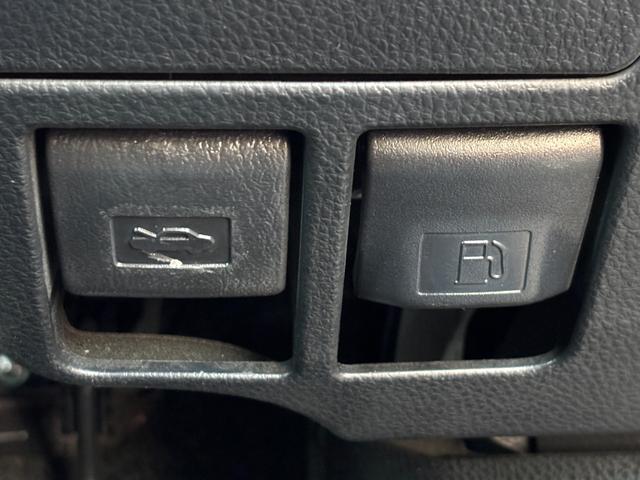 ヴォクシー ＺＳ　煌ＩＩＩ　ワンオーナー／禁煙車ナノイーアルパイン（１１インチナビ／フルセグ　ＦＤモニター／前後ドラレコ／ＥＴＣ２．０）／セーフティセンスインテリジェントクリアランスソナー／両側パワスラ／ブラック合皮コンビシート（19枚目）