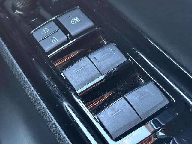 ヴォクシー ＺＳ　煌ＩＩＩ　ワンオーナー／禁煙車ナノイーアルパイン（１１インチナビ／フルセグ　ＦＤモニター／前後ドラレコ／ＥＴＣ２．０）／セーフティセンスインテリジェントクリアランスソナー／両側パワスラ／ブラック合皮コンビシート（20枚目）