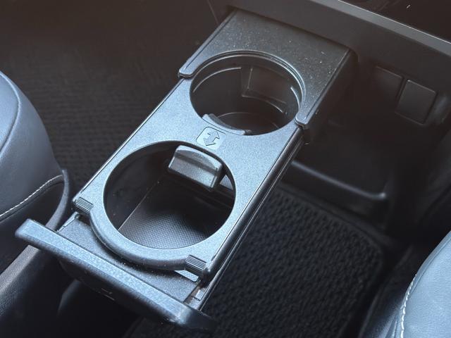 ヴォクシー ＺＳ　煌ＩＩＩ　ワンオーナー／禁煙車ナノイーアルパイン（１１インチナビ／フルセグ　ＦＤモニター／前後ドラレコ／ＥＴＣ２．０）／セーフティセンスインテリジェントクリアランスソナー／両側パワスラ／ブラック合皮コンビシート（32枚目）