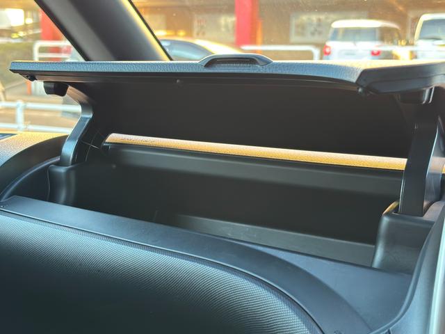 ヴォクシー ＺＳ　煌ＩＩＩ　ワンオーナー／禁煙車ナノイーアルパイン（１１インチナビ／フルセグ　ＦＤモニター／前後ドラレコ／ＥＴＣ２．０）／セーフティセンスインテリジェントクリアランスソナー／両側パワスラ／ブラック合皮コンビシート（36枚目）