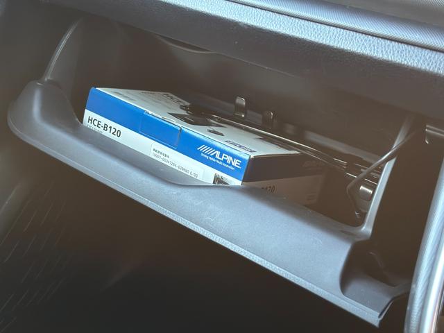 ヴォクシー ＺＳ　煌ＩＩＩ　ワンオーナー／禁煙車ナノイーアルパイン（１１インチナビ／フルセグ　ＦＤモニター／前後ドラレコ／ＥＴＣ２．０）／セーフティセンスインテリジェントクリアランスソナー／両側パワスラ／ブラック合皮コンビシート（37枚目）