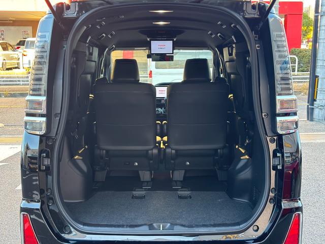 ヴォクシー ＺＳ　煌ＩＩＩ　ワンオーナー／禁煙車ナノイーアルパイン（１１インチナビ／フルセグ　ＦＤモニター／前後ドラレコ／ＥＴＣ２．０）／セーフティセンスインテリジェントクリアランスソナー／両側パワスラ／ブラック合皮コンビシート（47枚目）