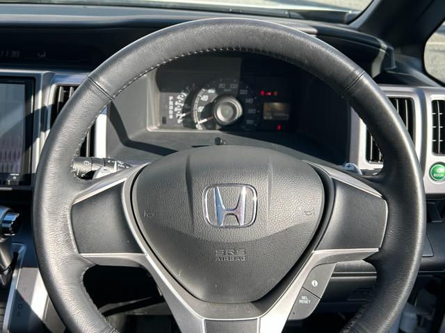 ステップワゴンスパーダ Ｚ　ワンオーナー／禁煙／キセノン／ＥＴＣ／Ｒカメラ／ディラーＯＰ（ギャザーズナビフルセグ地デジＴＶ、フローリングフロア）パノラマサンルーフ（16枚目）