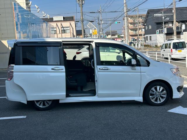 ステップワゴンスパーダ Ｚ　ワンオーナー／禁煙／キセノン／ＥＴＣ／Ｒカメラ／ディラーＯＰ（ギャザーズナビフルセグ地デジＴＶ、フローリングフロア）パノラマサンルーフ（23枚目）