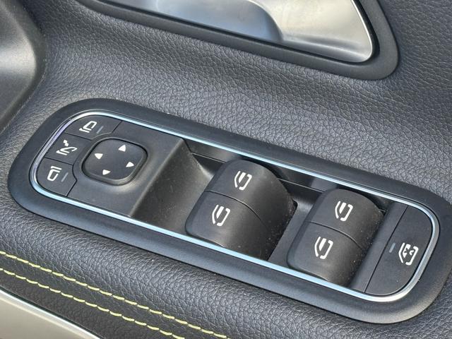 Ａクラス Ａ１８０　エディション１　５００台限定特別仕様車／ユーザーエクスペリエンス／レーダーセーフティＰＫＧ／純正ＡＭＧ１９ＡＷ／純正ナビ／フルセグ／全方位カメラ／ＥＴＣ２．０／フロント２脚メモリー機能付パワーシート＆シートヒーター（46枚目）