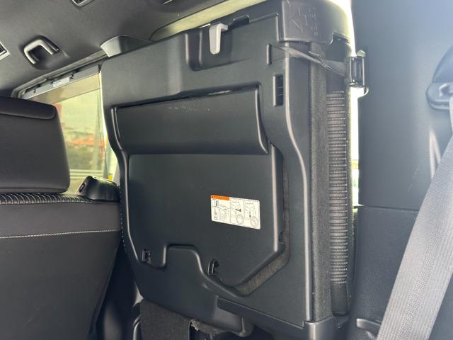 ヴォクシー ZS 煌II ナビ(NSZN-Z68T)/バックカメラ/フリップダウンモニター/両側パワースライドドア/フルセグTV/TZレーダー探知機(TZ-R001)/ETC(29枚目)