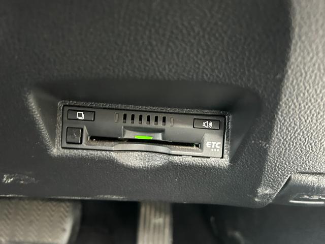 プリウス Ｓツーリングセレクション　ワンオーナー／禁煙／ユーザー買取／前後ドラレコ／ＥＴＣ／Ｒカメラ／ＧＰＳレーダー／ダウンサス／モデリスタフルエアロ／社外１９ＡＷ／セーフティセンス／社外セキュリティ（6枚目）