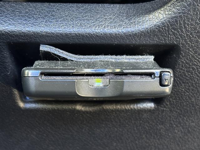 オーリス ハイブリッドGパッケージ ディーラーOPナビ/バックモニター//シートヒーター/白黒コンビシート/セーフティーセンス/スマートキー/ETC/(26枚目)