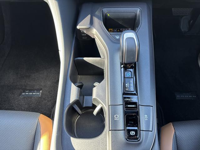 クラウンクロスオーバー ＲＳアドバンスド　１オーナー・禁煙車・ドライバーモニターカメラ・クルコン・Ｒカメラ・Ｆ席パワーシート・シートヒーターパワートランク・パドルシフト・電格ミラー・ＥＴＣ・スマートキー・純２１インチアルミ・純ＵＳＢ（7枚目）