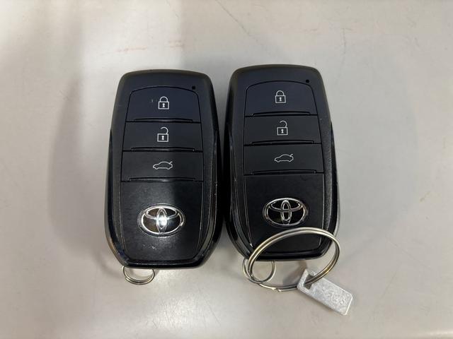 クラウンクロスオーバー ＲＳアドバンスド　１オーナー・禁煙車・ドライバーモニターカメラ・クルコン・Ｒカメラ・Ｆ席パワーシート・シートヒーターパワートランク・パドルシフト・電格ミラー・ＥＴＣ・スマートキー・純２１インチアルミ・純ＵＳＢ（8枚目）
