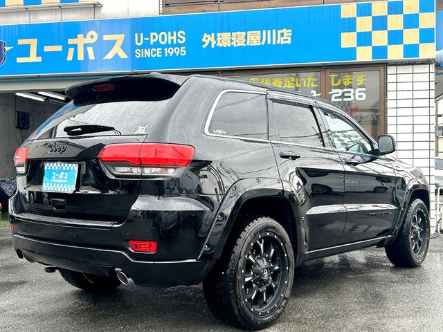 ジープ・グランドチェロキー アルティテュード　４ＷＤ　純正ナビＴＶ　バックカメラ　スマートキー２本　クリソナ　フロントカメラ　社外セキュリティ　社外スピーカー　コンビシート　Ｆ席Ｐシート　パドルシフト　ドラレコ　ＥＴＣ（6枚目）