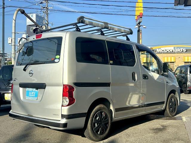 ＮＶ２００バネットバン ＶＸ　社外ナビＴＶ　社外センターコンソール　後付けデジタルミラー　小窓有　ルーフキャリア　Ｒシート積込　※構造変更乗車定員２名※（6枚目）