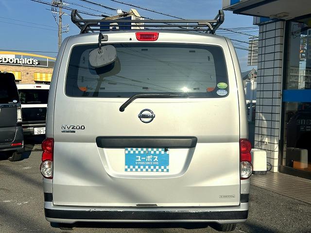 ＮＶ２００バネットバン ＶＸ　社外ナビＴＶ　社外センターコンソール　後付けデジタルミラー　小窓有　ルーフキャリア　Ｒシート積込　※構造変更乗車定員２名※（8枚目）