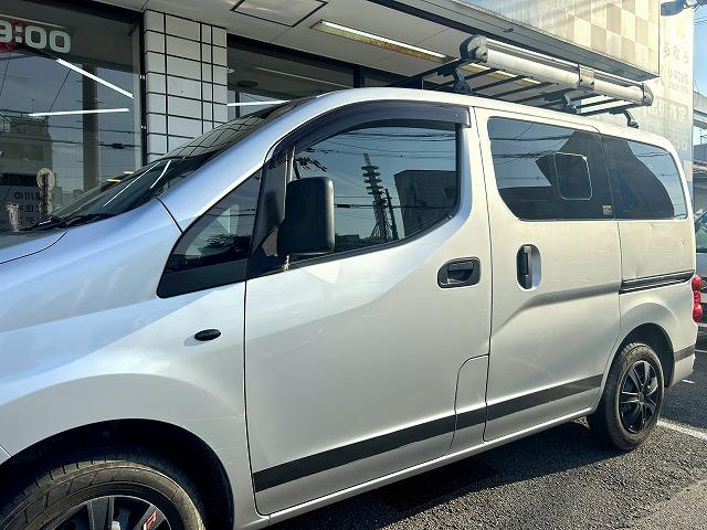 ＮＶ２００バネットバン ＶＸ　社外ナビＴＶ　社外センターコンソール　後付けデジタルミラー　小窓有　ルーフキャリア　Ｒシート積込　※構造変更乗車定員２名※（35枚目）