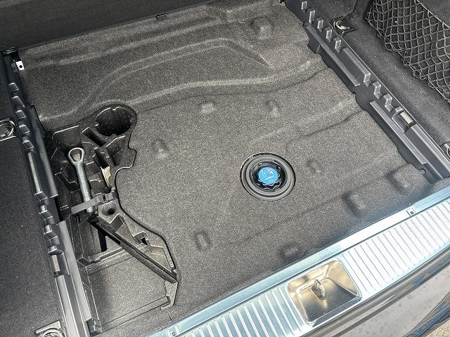 Ｅクラスステーションワゴン Ｅ２２０ブルーテック　ステーションワゴン　アバンＧ　メーカーＯＰナビ・バックカメラ・前席パワーシート・ルーフレール・シートヒーター・パワーバックドア・スマートキー２本・レーンキーピング・衝突軽減システム・ＢＳＭ・ＬＥＤヘッドライト・クリアランスソナー（29枚目）