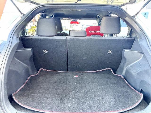 ヤリス Ｚ　ワンオーナー・スマートキー２本・ＤＡ（ナビ・ＴＶ）・ＧＲスポーツエアロ・運転席のみＢＲＩＤＥシート・外マフラ－・ＵＳＢ純・レーンキーピング・レーダークルーズ・ＥＴＣ２．０・Ｒカメラ（33枚目）