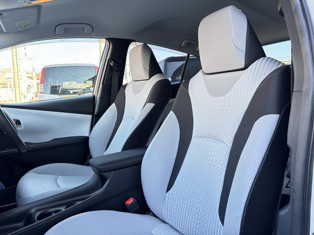 プリウス Sセーフティプラス 純正SDナビ(NSZT-W66T)・バックカメラ・ドライブレコーダー・ヘッドアップディスプレイ・スマートキー2本・ETC・衝突軽減システム・レーダークルーズ・純正アルミホイール・フォグランプ・(14枚目)