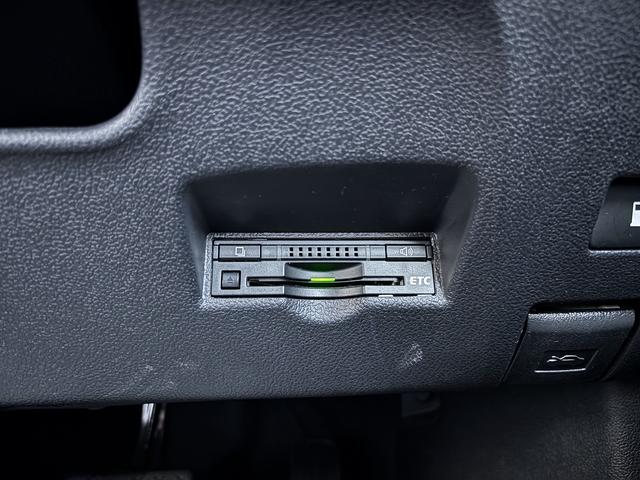 プリウス Sセーフティプラス 純正SDナビ(NSZT-W66T)・バックカメラ・ドライブレコーダー・ヘッドアップディスプレイ・スマートキー2本・ETC・衝突軽減システム・レーダークルーズ・純正アルミホイール・フォグランプ・(23枚目)