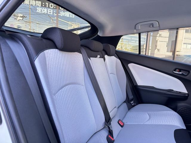 プリウス Sセーフティプラス 純正SDナビ(NSZT-W66T)・バックカメラ・ドライブレコーダー・ヘッドアップディスプレイ・スマートキー2本・ETC・衝突軽減システム・レーダークルーズ・純正アルミホイール・フォグランプ・(26枚目)