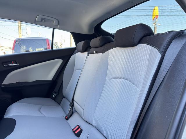 プリウス Sセーフティプラス 純正SDナビ(NSZT-W66T)・バックカメラ・ドライブレコーダー・ヘッドアップディスプレイ・スマートキー2本・ETC・衝突軽減システム・レーダークルーズ・純正アルミホイール・フォグランプ・(27枚目)