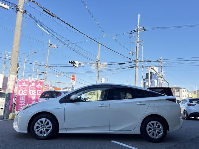 プリウス Sセーフティプラス 純正SDナビ(NSZT-W66T)・バックカメラ・ドライブレコーダー・ヘッドアップディスプレイ・スマートキー2本・ETC・衝突軽減システム・レーダークルーズ・純正アルミホイール・フォグランプ・(30枚目)