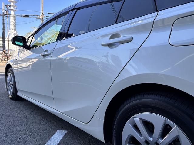 プリウス Sセーフティプラス 純正SDナビ(NSZT-W66T)・バックカメラ・ドライブレコーダー・ヘッドアップディスプレイ・スマートキー2本・ETC・衝突軽減システム・レーダークルーズ・純正アルミホイール・フォグランプ・(35枚目)