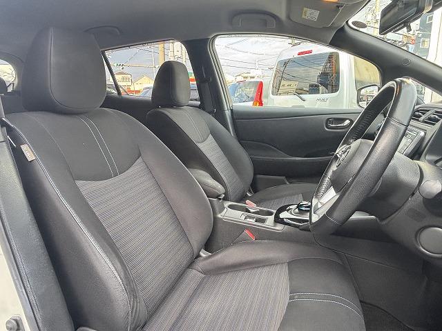 リーフ G ワンオーナー・純正ナビ・全周囲モニター・デジタルインナ-ミラ-・BSM・パーキングアシスト・プロパイロット・スマートキー2本・ETC・ルーフラックツートン色・バックカメラ・取扱説明書有・充電ケーブル(17枚目)