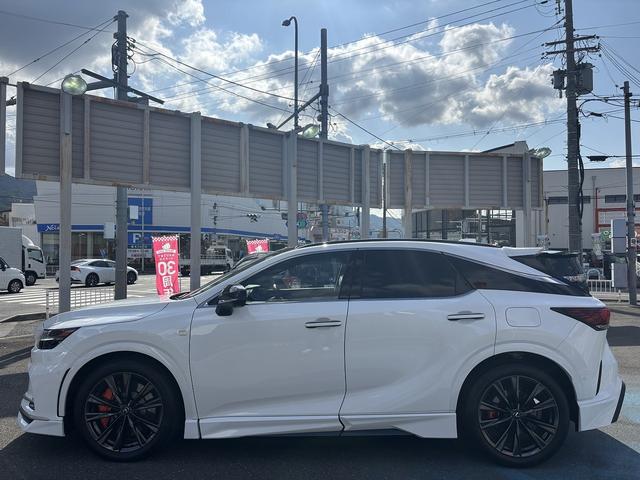 RX RX350 Fスポーツ TRDエアロ/マフラ-/Rスポイラ- パノラマルーフ 黒ルーフレ-ル オレンジキャリパ- Dインナ-ミラ- LEDライト 白/黒コンビスポ-ツシ-ト 後席電動格納シート プリクラッシュ BSM HUD(9枚目)