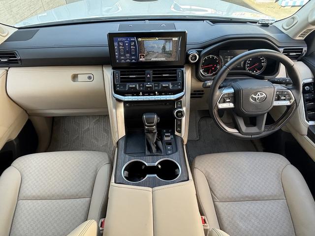 ランドクルーザー ＺＸ　モデリスタエアロ／２１ＡＷ　１２．３インチディスプレイナビ　　パノラミックビュ－モニタ－　Ｒエンタ－テイメント　Ｍ’ｓスピ－ドマフラ－　ベ－ジュレザ－　ベンチレ－ション／シ－トヒ－タ－　クールＢＯＸ（12枚目）