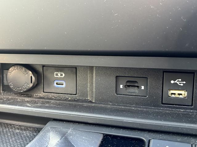 ランドクルーザー ＺＸ　モデリスタエアロ／２１ＡＷ　１２．３インチディスプレイナビ　　パノラミックビュ－モニタ－　Ｒエンタ－テイメント　Ｍ’ｓスピ－ドマフラ－　ベ－ジュレザ－　ベンチレ－ション／シ－トヒ－タ－　クールＢＯＸ（40枚目）