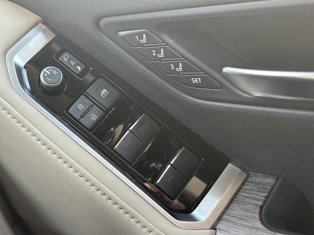 ランドクルーザー ＺＸ　モデリスタエアロ／２１ＡＷ　１２．３インチディスプレイナビ　　パノラミックビュ－モニタ－　Ｒエンタ－テイメント　Ｍ’ｓスピ－ドマフラ－　ベ－ジュレザ－　ベンチレ－ション／シ－トヒ－タ－　クールＢＯＸ（42枚目）