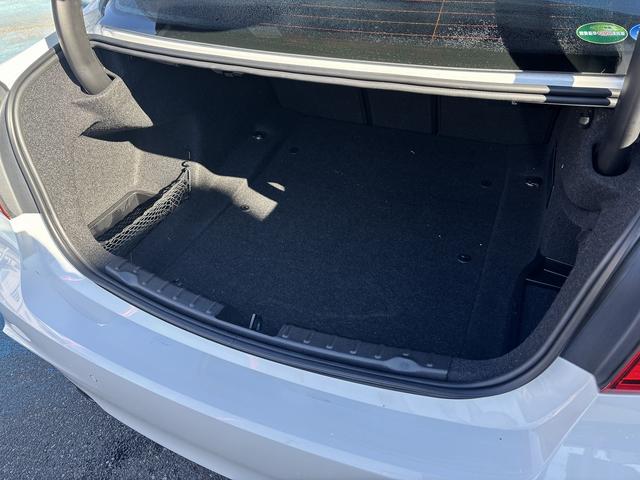 ３シリーズ ３２０ｉ　Ｍスポーツ　メ－カ－ナビ　Ｆカメラ　パ－クトロニック　インテリジェントセーフティ　ＡＣＣ　車線逸脱警報　Ｐシート　パドルシフト　キセノン　外ドラレコ　プッシュスタート　スマ－トキ－（17枚目）